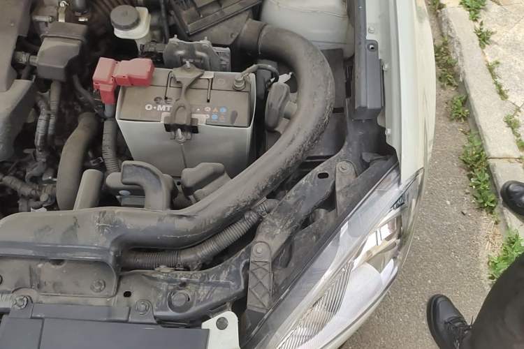 Used Nissan Qashqai 2011 2.0 XV Lea CVT 2WD Engine Bay Left
