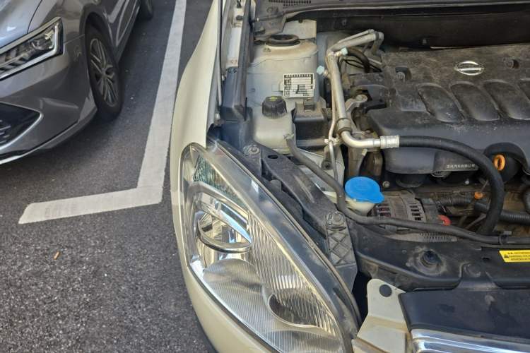 Used Nissan Qashqai 2011 2.0 XL Fire CVT 2WD Engine Bay Right