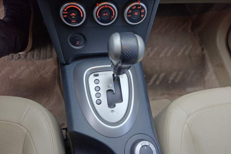 Used Nissan Qashqai 2011 2.0 XV Tigre CVT 4WD Gear Lever