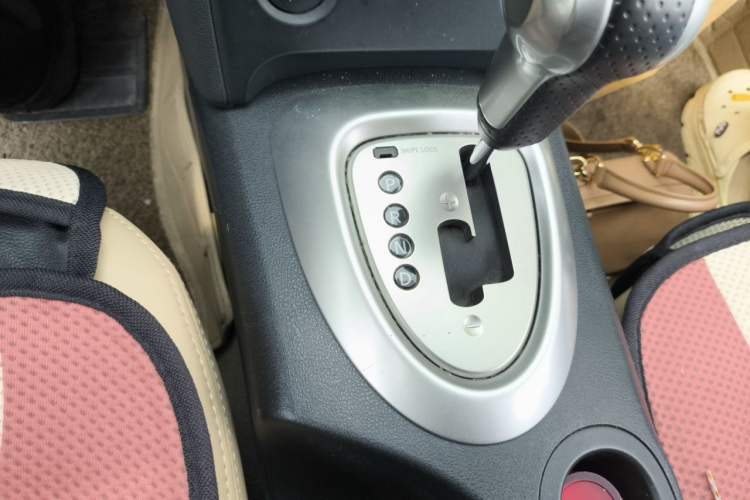 Used Nissan Qashqai 2011 2.0 XL Fire CVT 2WD Gear Lever