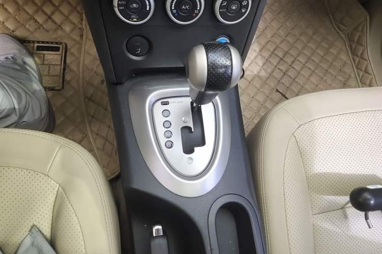 Used Nissan Qashqai 2011 2.0 XV Lea CVT 2WD Gear Lever