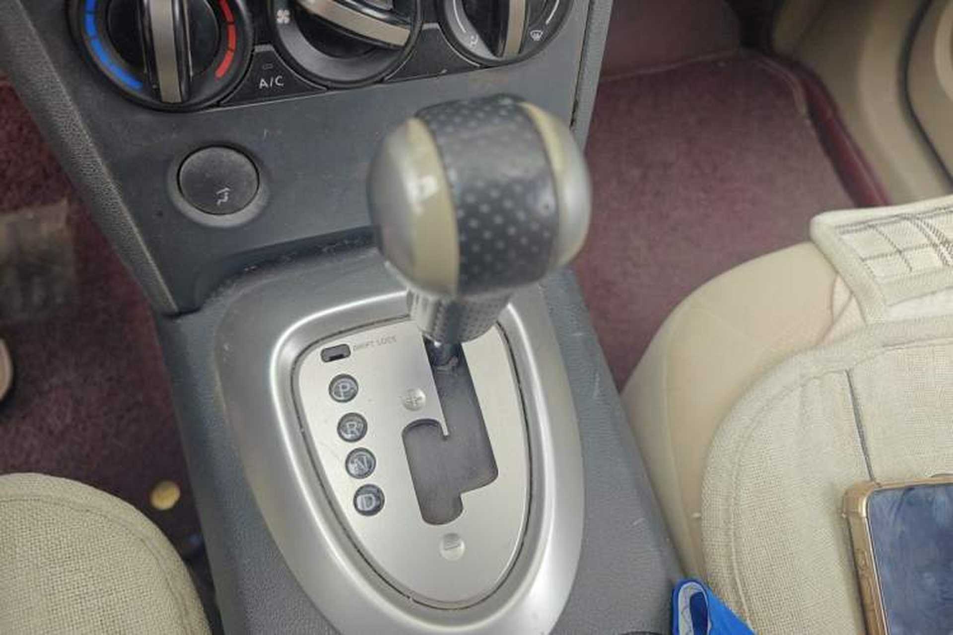Used Nissan Qashqai 2011 2.0 XL Fire CVT 2WD Gear Lever