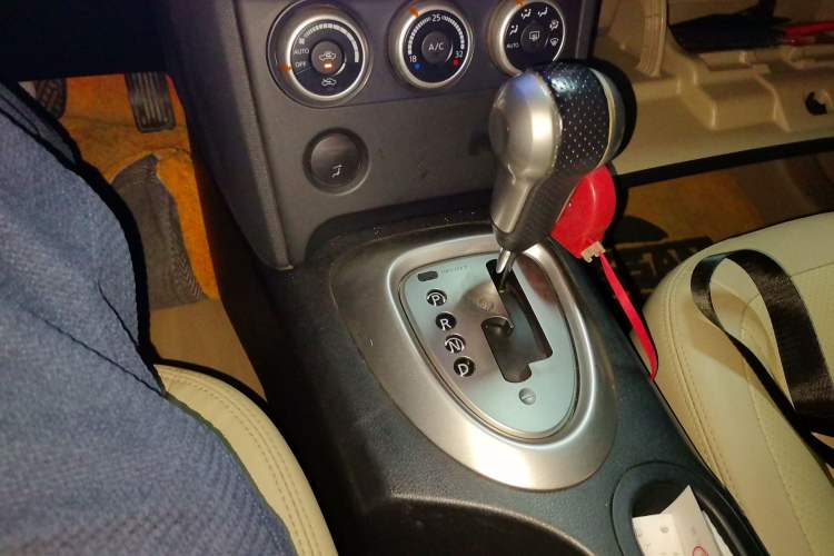 Used Nissan Qashqai 2011 2.0 XV Lea CVT 2WD Gear Lever