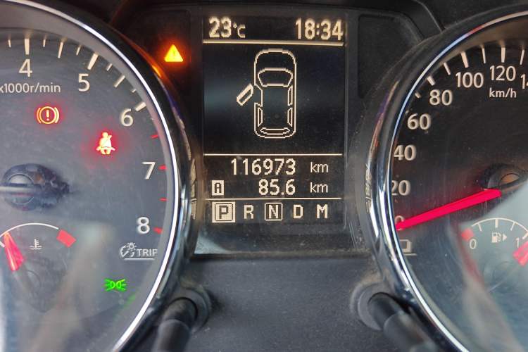 Used Nissan Qashqai 2011 2.0 XV Tigre CVT 4WD Odometer Close Up