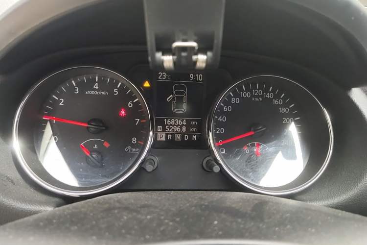 Used Nissan Qashqai 2011 2.0 XV Lea CVT 2WD Odometer Close Up