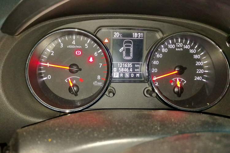 Used Nissan Qashqai 2011 2.0 XV Lea CVT 2WD Odometer Close Up