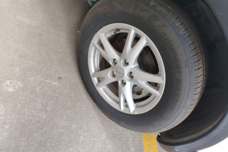 Used Nissan Qashqai 2011 2.0 XL Fire 6MT 2WD Right Front Wheel Hub