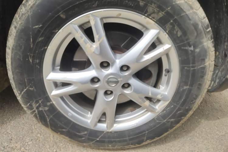 Used Nissan Qashqai 2011 2.0 XV Lea CVT 2WD Right Front Wheel Hub