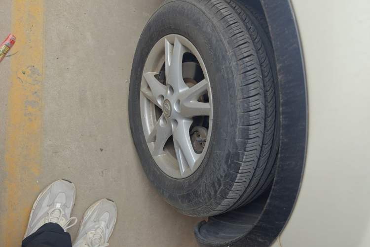Used Nissan Qashqai 2011 2.0 XL Fire CVT 2WD Right Front Wheel Hub