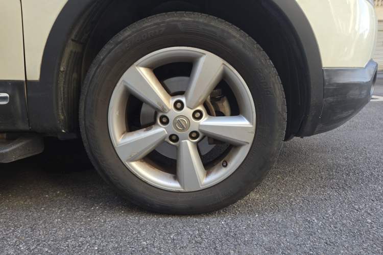 Used Nissan Qashqai 2011 2.0 XL Fire CVT 2WD Right Front Wheel Hub