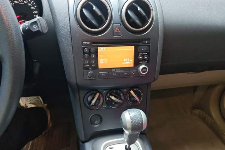 Used Nissan Qashqai 2011 2.0 XL Fire CVT 2WD Audio And AC Panel