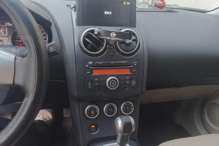 Used Nissan Qashqai 2011 2.0 XV Lea CVT 2WD Audio And AC Panel