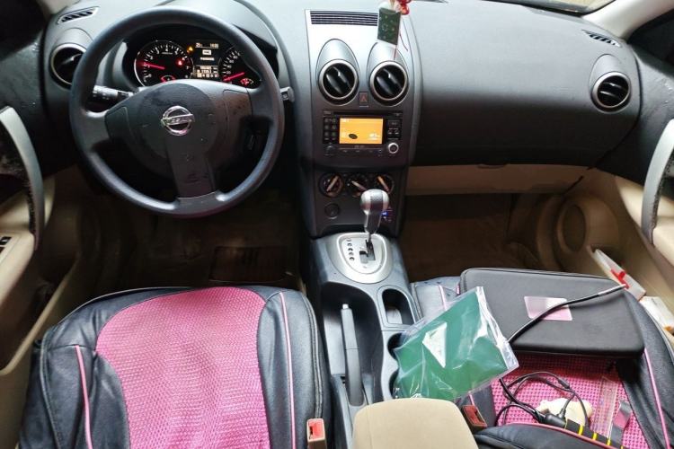 Used Nissan Qashqai 2011 2.0 XL Fire CVT 2WD Center Console