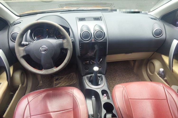 Used Nissan Qashqai 2011 2.0 XL Fire 6MT 2WD Center Console