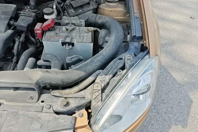 Used Nissan Qashqai 2011 2.0 XV Lea CVT 2WD Engine Bay Left