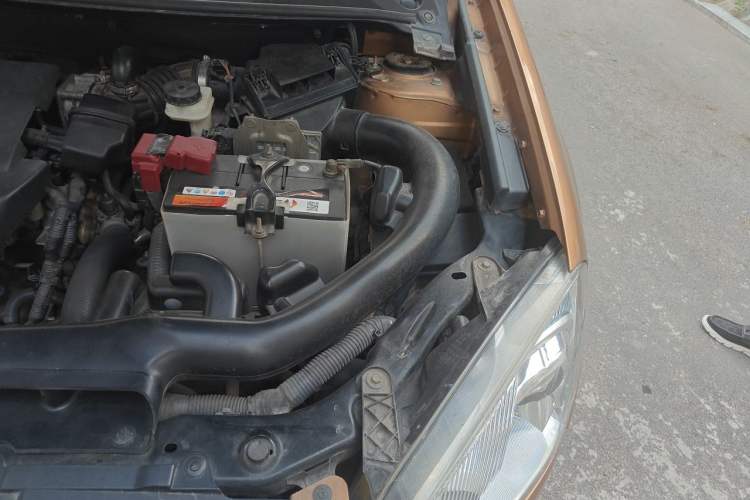 Used Nissan Qashqai 2011 2.0 XV Lea CVT 2WD Engine Bay Left