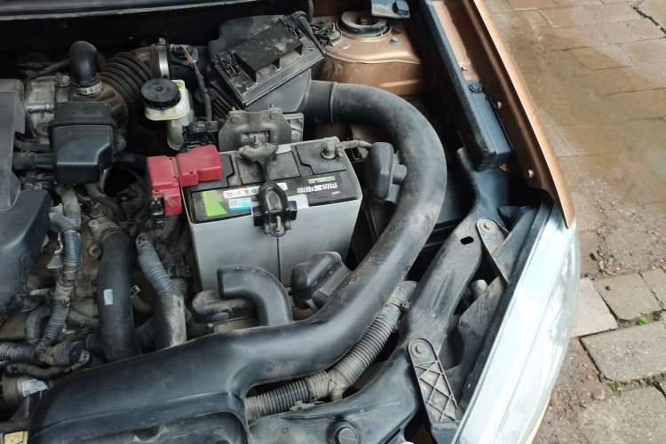 Used Nissan Qashqai 2011 2.0 XV Lea CVT 2WD Engine Bay Left
