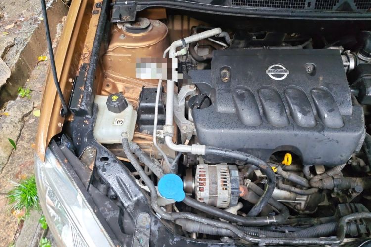 Used Nissan Qashqai 2011 2.0 XL Fire CVT 2WD Engine Bay Right