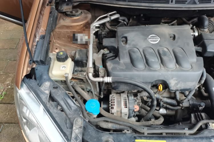 Used Nissan Qashqai 2011 2.0 XV Lea CVT 2WD Engine Bay Right