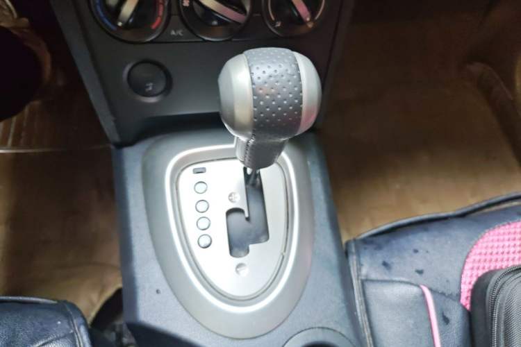 Used Nissan Qashqai 2011 2.0 XL Fire CVT 2WD Gear Lever