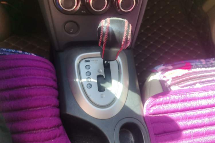 Used Nissan Qashqai 2011 2.0 XL Fire CVT 2WD Gear Lever