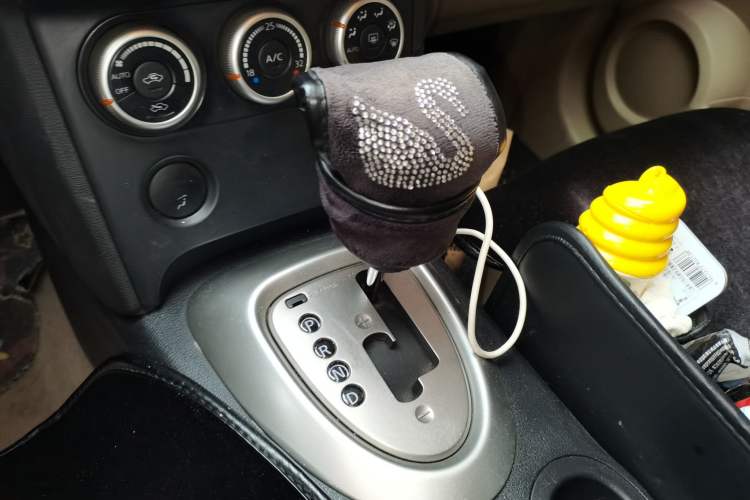 Used Nissan Qashqai 2011 2.0 XV Lea CVT 2WD Gear Lever