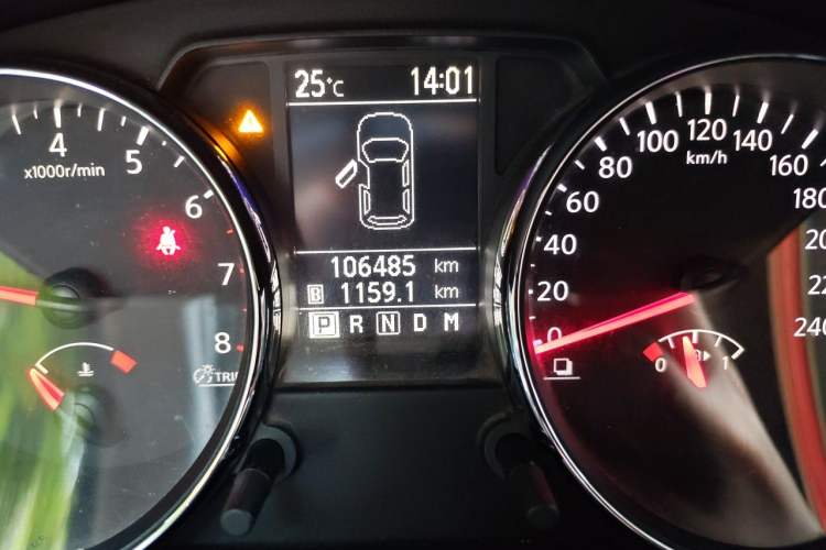 Used Nissan Qashqai 2011 2.0 XL Fire CVT 2WD Odometer Close Up