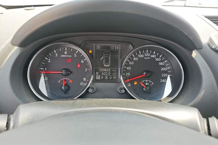Used Nissan Qashqai 2011 2.0 XV Lea CVT 2WD Odometer Close Up