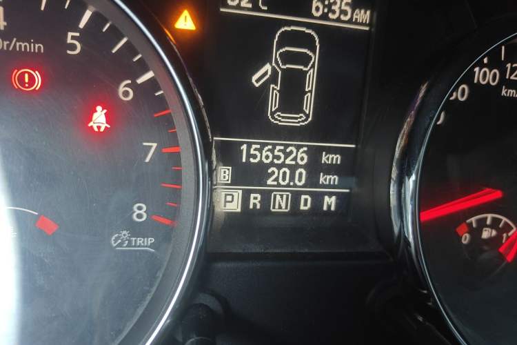 Used Nissan Qashqai 2011 2.0 XV Lea CVT 2WD Odometer Close Up