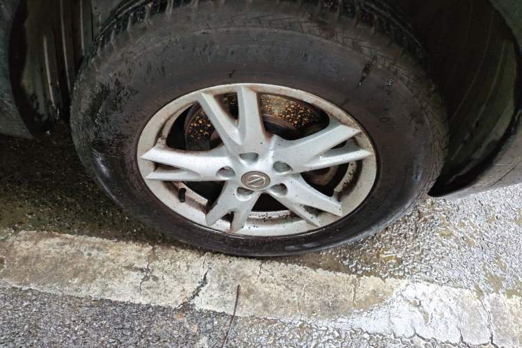 Used Nissan Qashqai 2011 2.0 XL Fire CVT 2WD Right Front Wheel Hub