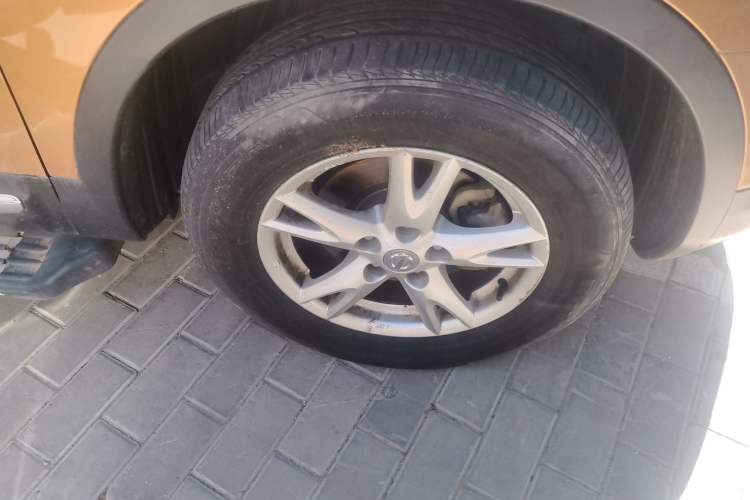 Used Nissan Qashqai 2011 2.0 XL Fire CVT 2WD Right Front Wheel Hub