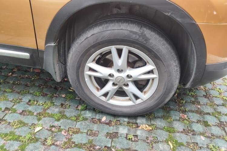 Used Nissan Qashqai 2011 2.0 XL Fire 6MT 2WD Right Front Wheel Hub