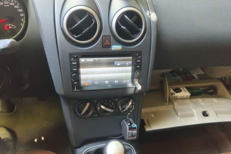 Used Nissan Qashqai 2012 2.0 XL Fire 6MT 2WD Audio And AC Panel