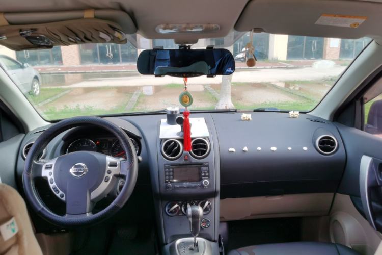 Used Nissan Qashqai 2012 2.0 XL Fire CVT 2WD Center Console