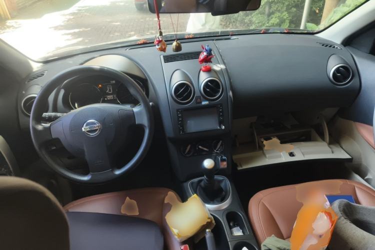 Used Nissan Qashqai 2012 2.0 XL Fire 6MT 2WD Center Console