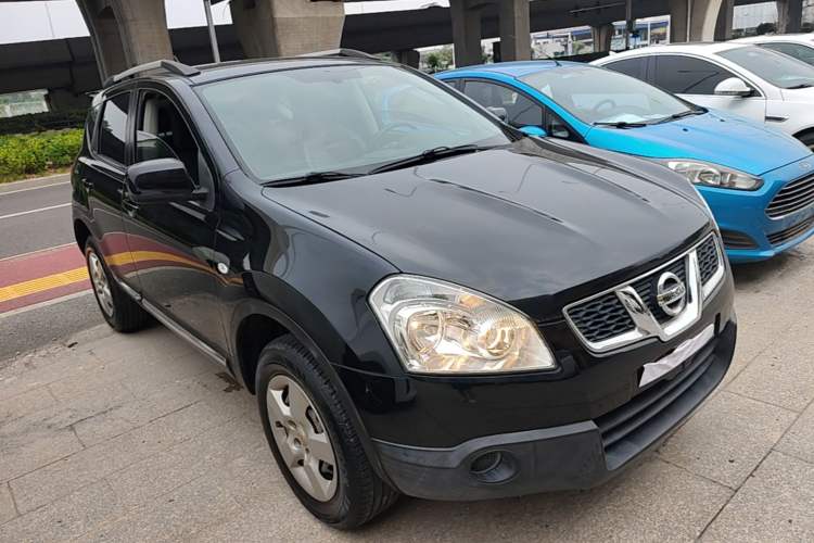 Used Nissan Qashqai 2012 1.6XE Wind 5MT 2WD Front Right 45 Deg