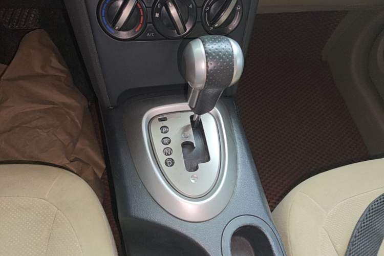 Used Nissan Qashqai 2012 2.0 XL Fire CVT 2WD Gear Lever