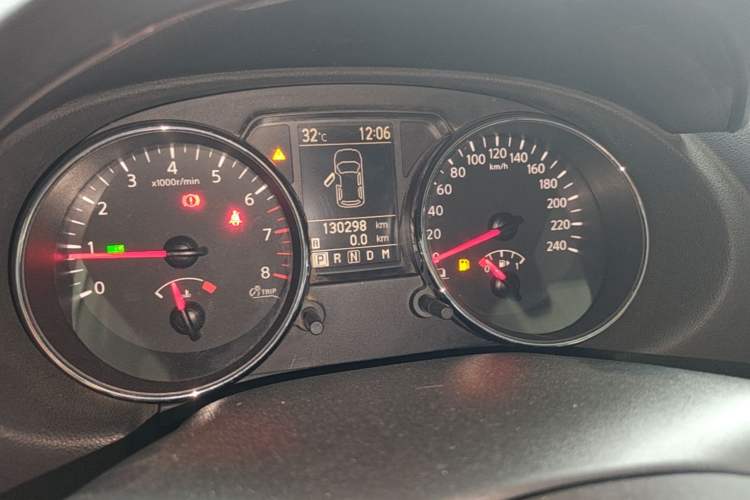 Used Nissan Qashqai 2012 2.0 XL Fire CVT 2WD Odometer Close Up