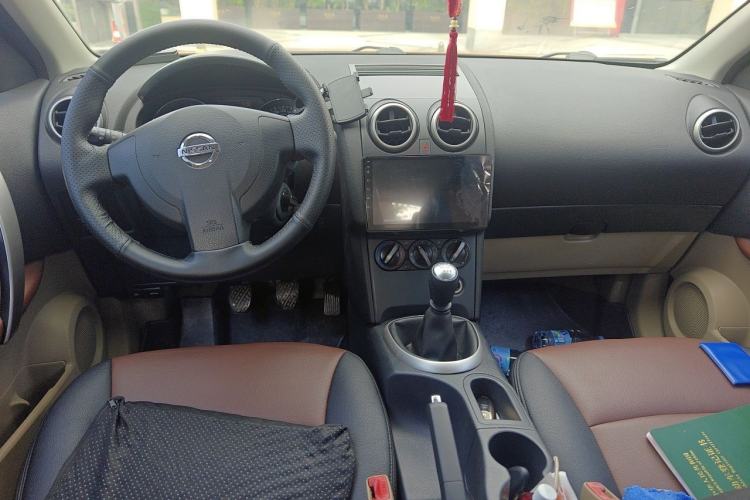 Used Nissan Qashqai 2012 2.0 XL Fire 6MT 2WD Center Console