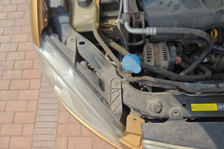 Used Nissan Qashqai 2012 2.0 XV LE CVT 2WD Engine Bay Right