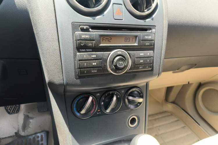 Used Nissan Qashqai 2012 2.0 XL Fire 6MT 2WD Audio And AC Panel