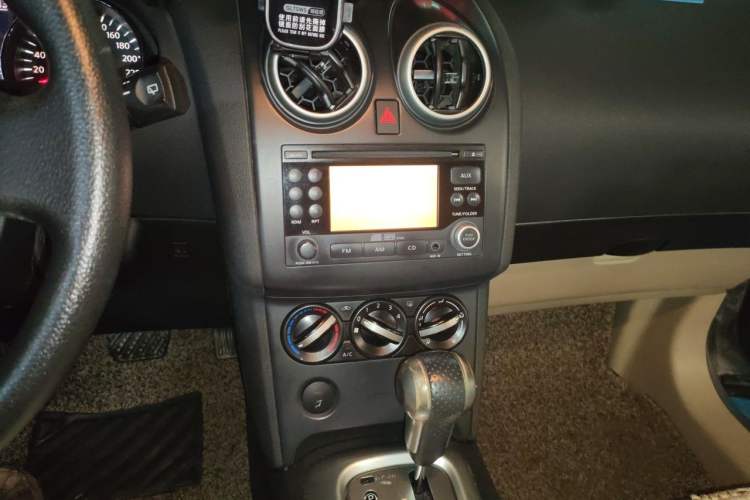 Used Nissan Qashqai 2012 2.0 XL Fire CVT 2WD Audio And AC Panel