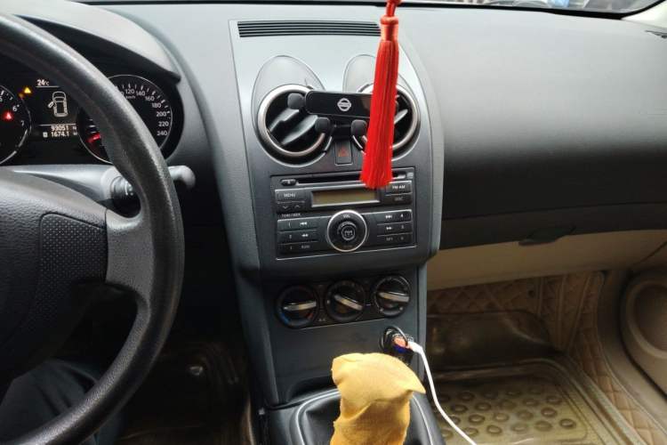 Used Nissan Qashqai 2012 2.0 XL Fire 6MT 2WD Audio And AC Panel