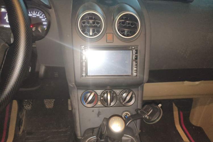 Used Nissan Qashqai 2012 2.0 XL Fire 6MT 2WD Audio And AC Panel
