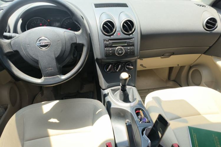 Used Nissan Qashqai 2012 2.0 XL Fire 6MT 2WD Center Console