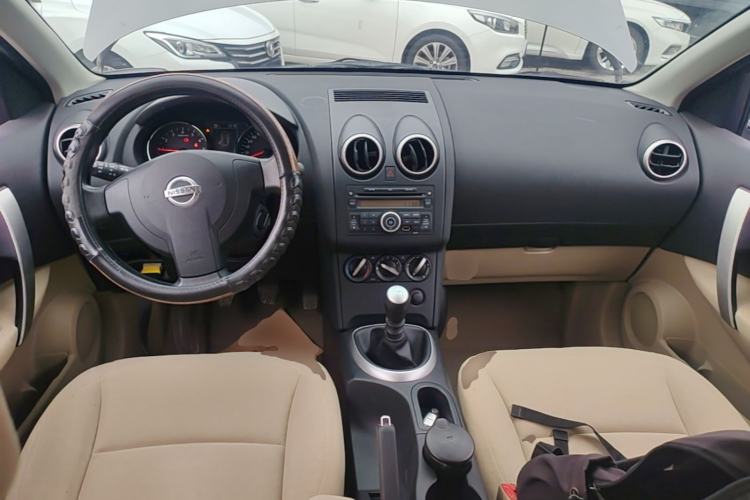 Used Nissan Qashqai 2012 2.0 XL Fire 6MT 2WD Center Console