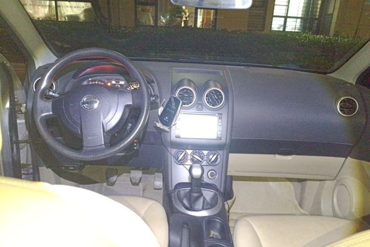 Used Nissan Qashqai 2012 1.6XE Wind 5MT 2WD Center Console