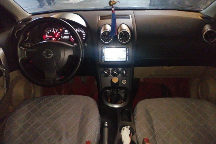 Used Nissan Qashqai 2012 2.0 XL Fire 6MT 2WD Center Console