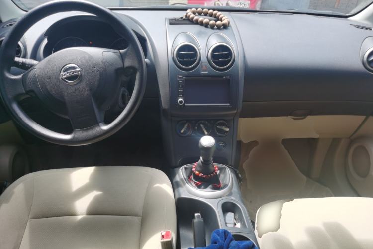 Used Nissan Qashqai 2012 2.0 XL Fire 6MT 2WD Center Console