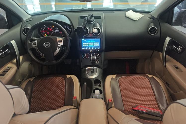 Used Nissan Qashqai 2012 2.0 XL Fire CVT 2WD Center Console